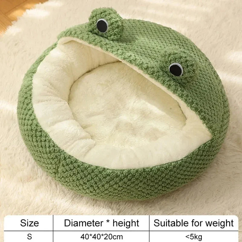 Cosy and whimsical pet bed in frog-inspired design for small cats and dogs