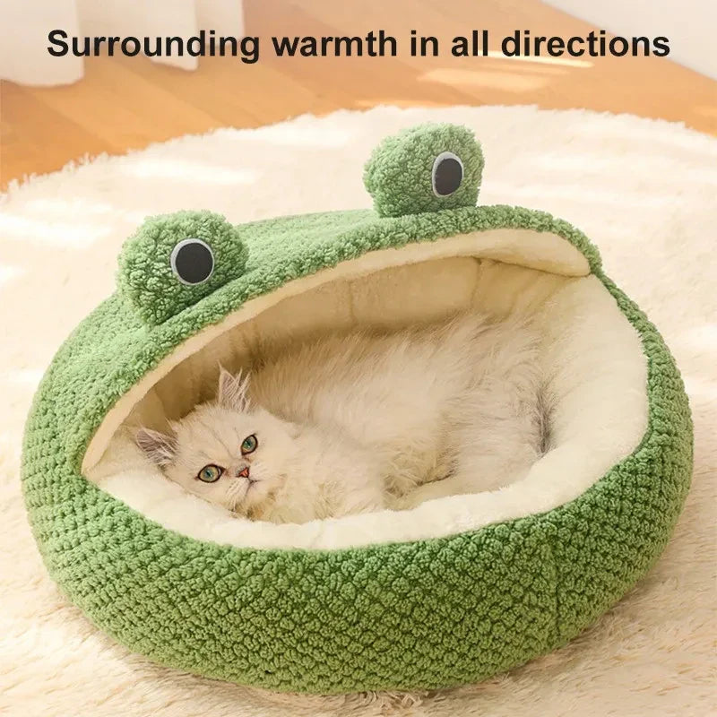 Cosy and whimsical pet bed in frog-inspired design for small cats and dogs