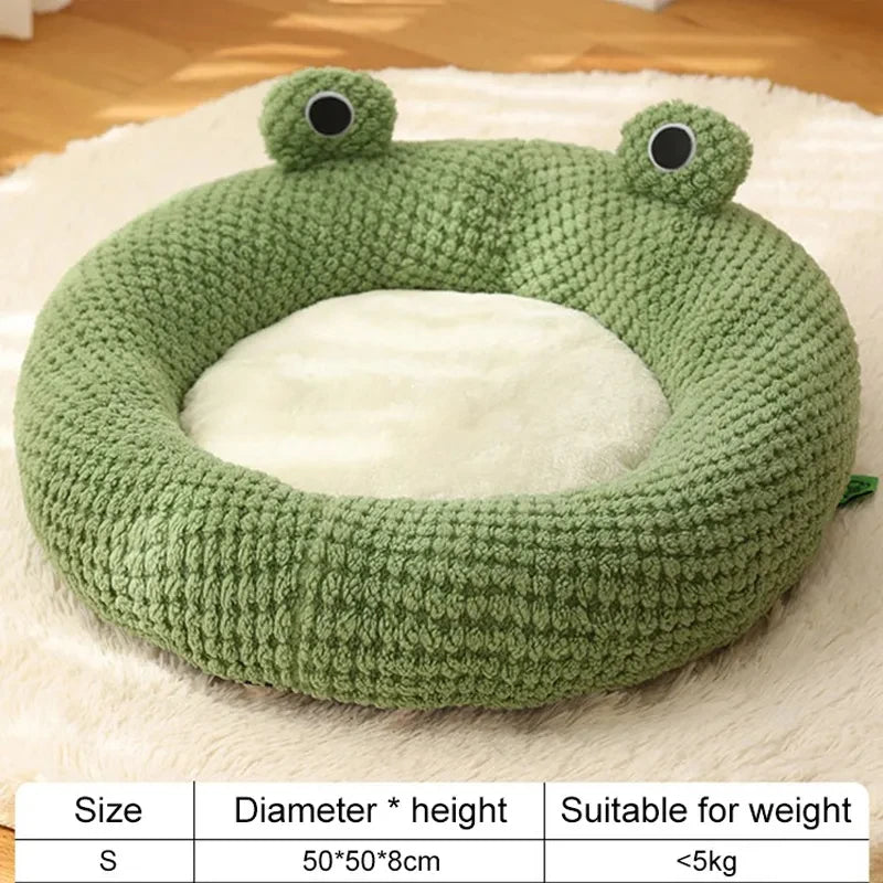 Cosy and whimsical pet bed in frog-inspired design for small cats and dogs