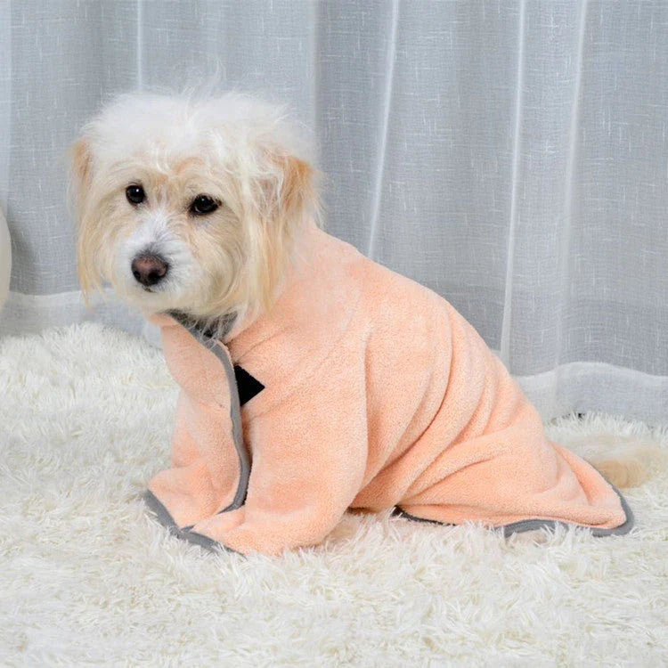 Plush, absorbent dog bathrobes in various colors and sizes to quickly dry pets after baths or outdoor activities