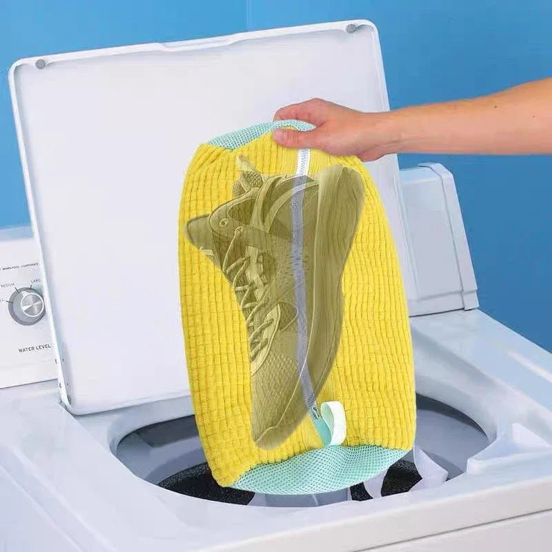 Durable shoe washing bag made of high-quality chenille fabric for effortless machine cleaning of sneakers, tennis shoes, and other washable footwear