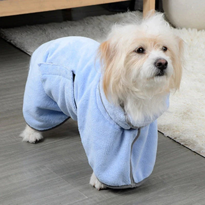 Plush, absorbent dog bathrobes in various colors and sizes to quickly dry pets after baths or outdoor activities
