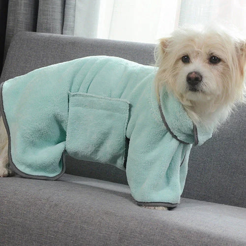 Plush, absorbent dog bathrobes in various colors and sizes to quickly dry pets after baths or outdoor activities