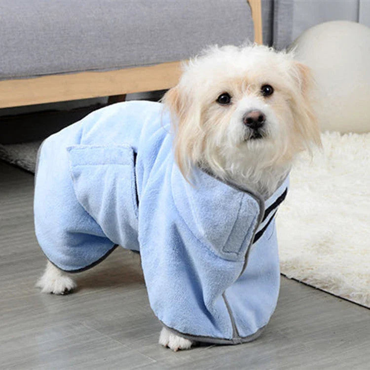 Plush, absorbent dog bathrobes in various colors and sizes to quickly dry pets after baths or outdoor activities