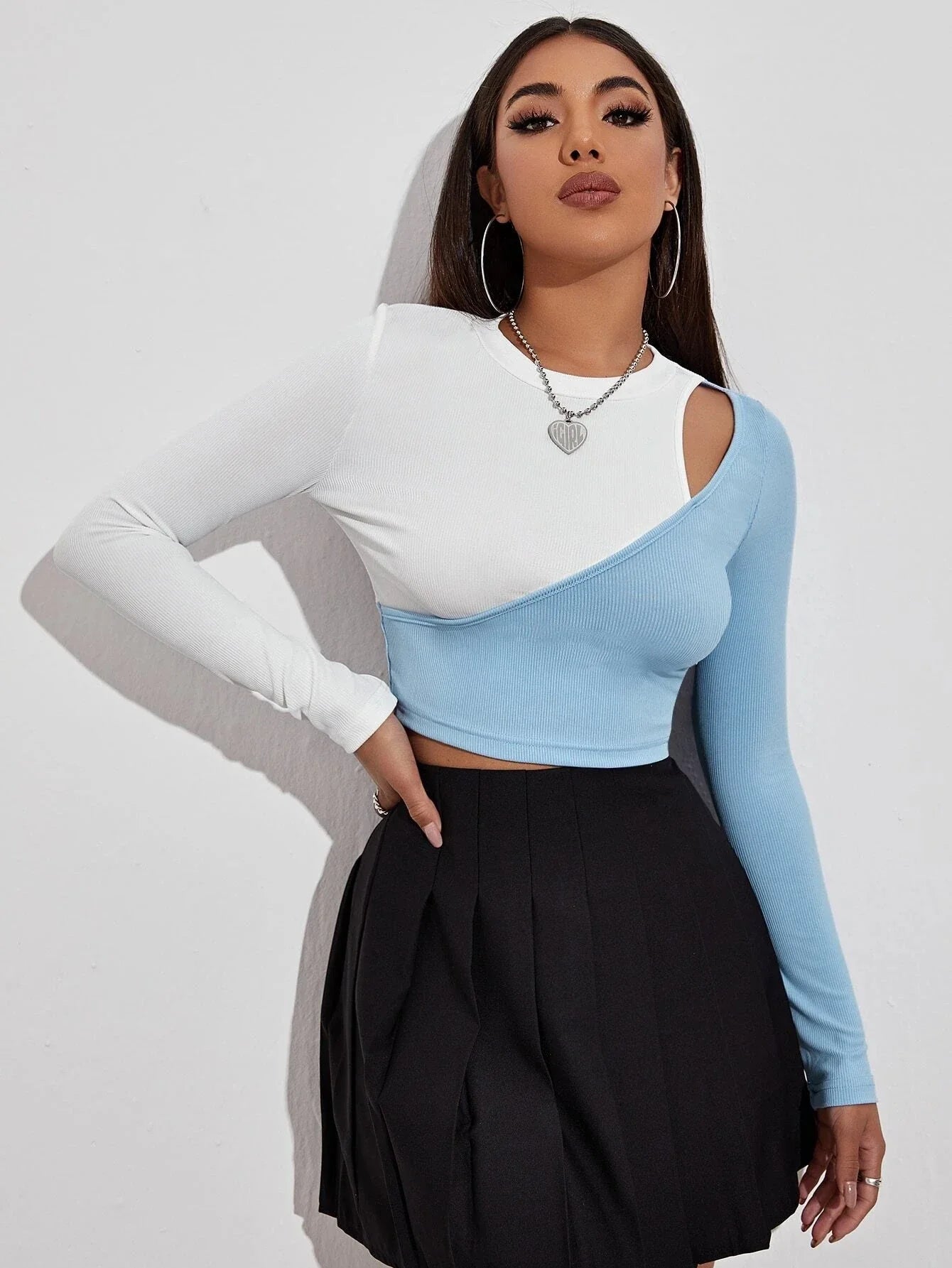 Trendy colorblock cropped strapless top with long sleeves for women