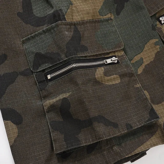 Green H215 washed camouflage cotton workwear shorts on a mid-waist, loose-fit model