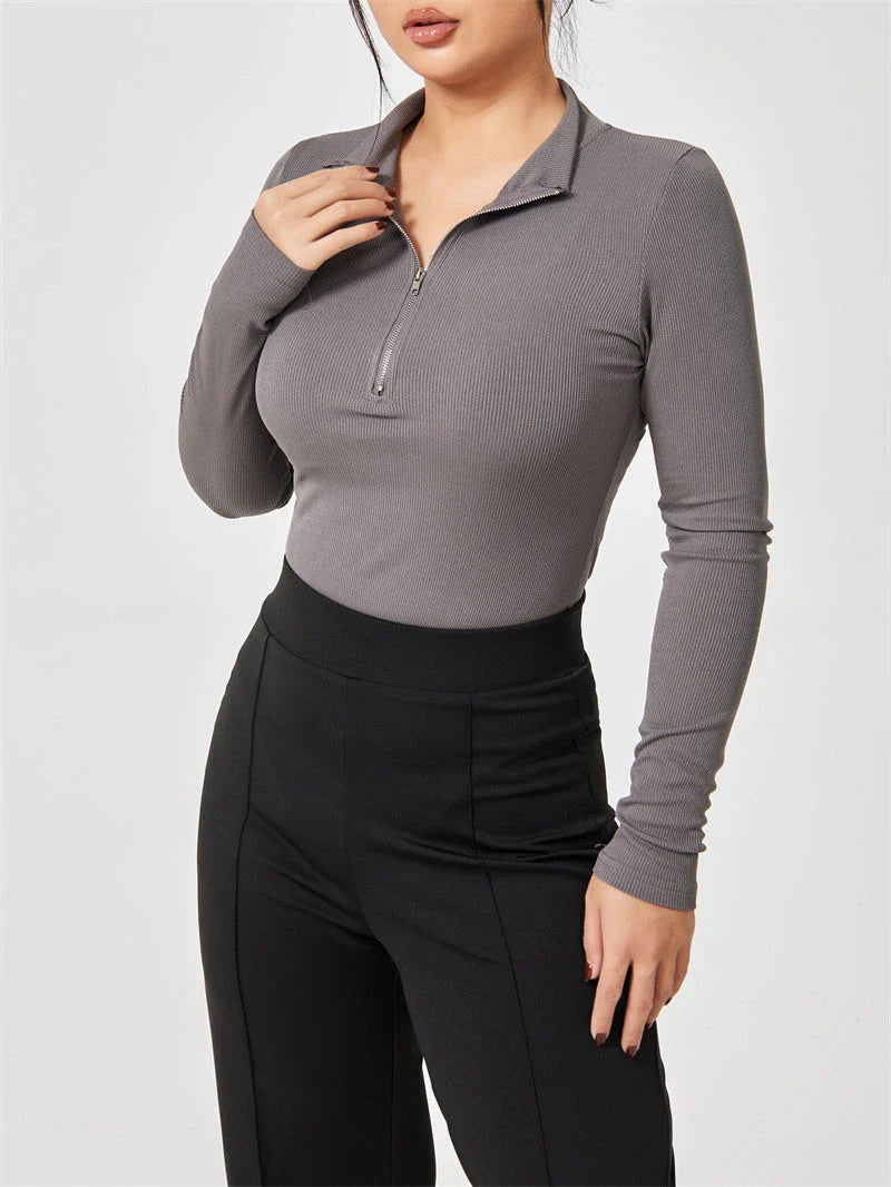 Slimming jumpsuit for women in various colors with seamless design and figure-flattering fit