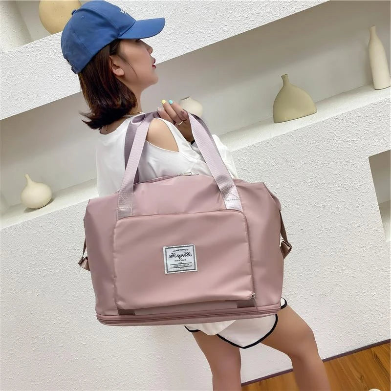 Stylish and spacious foldable travel bag for women, featuring a water-resistant Oxford cloth construction, multiple pockets, and convenient carrying options.