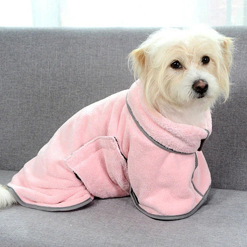 Plush, absorbent dog bathrobes in various colors and sizes to quickly dry pets after baths or outdoor activities