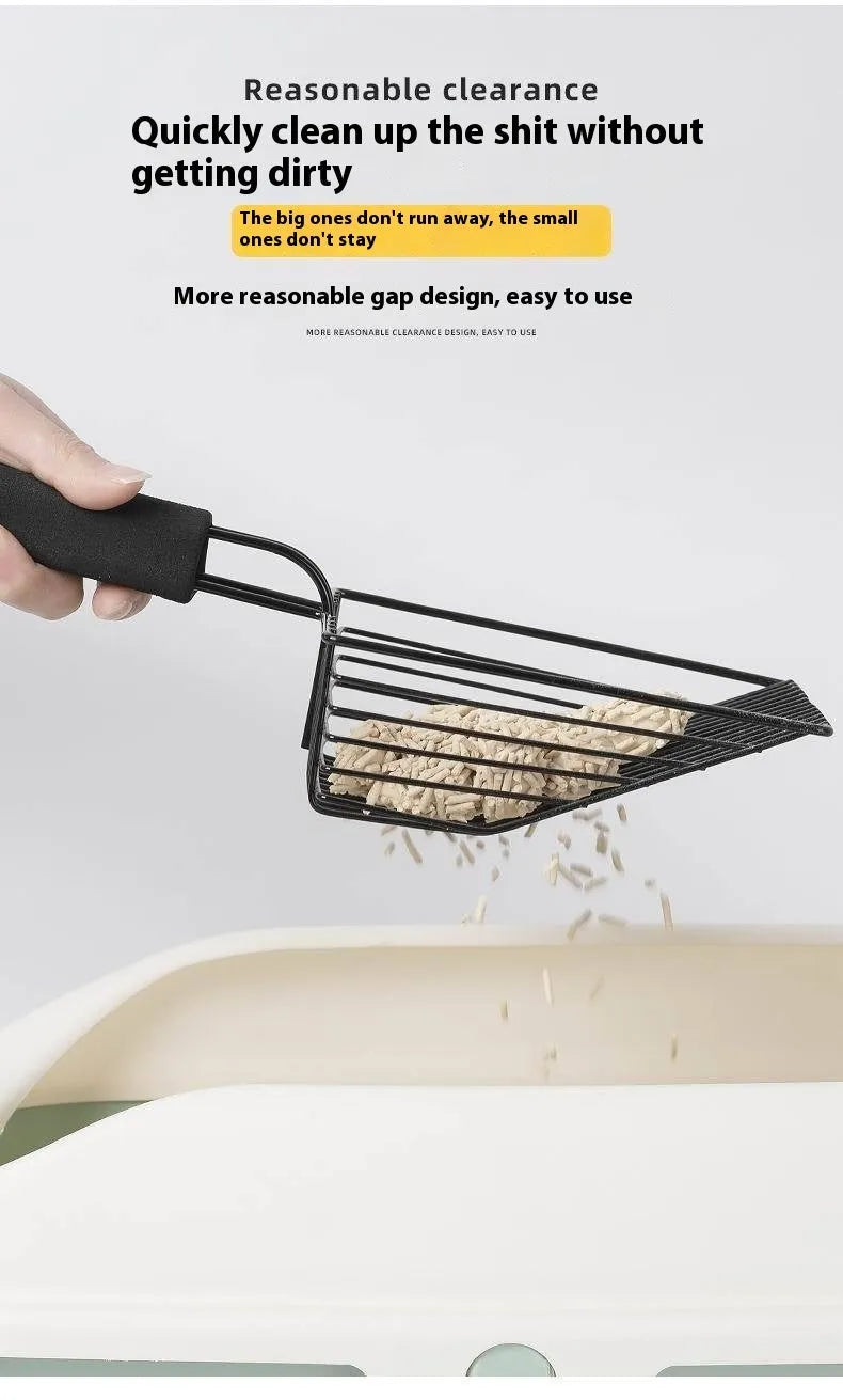 Black metal cat litter scoop with a 0.8cm gap between its tines on a white background.