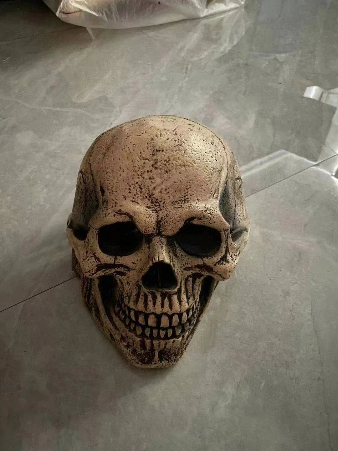 Lifelike 3D skull mask with movable jaw, perfect for Halloween costumes and cosplay events