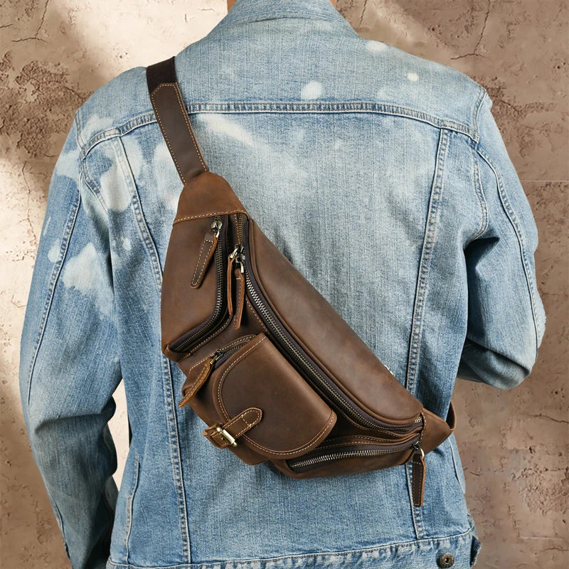 A classic leather satchel bag with a retro-inspired design, suitable for everyday use and commuting on a motorcycle.