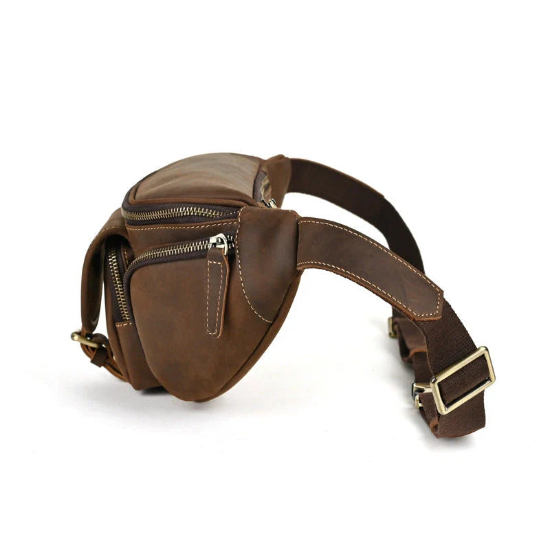 A classic leather satchel bag with a retro-inspired design, suitable for everyday use and commuting on a motorcycle.