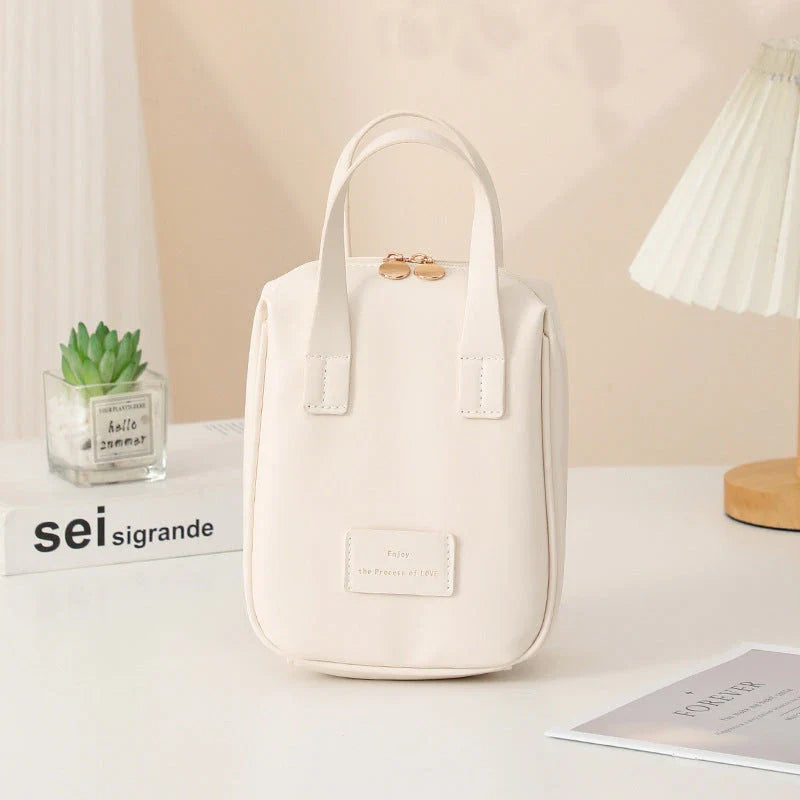 Elegant shell-shaped cosmetic bag in a variety of colours, perfect for stylish travel storage and organisation of beauty essentials