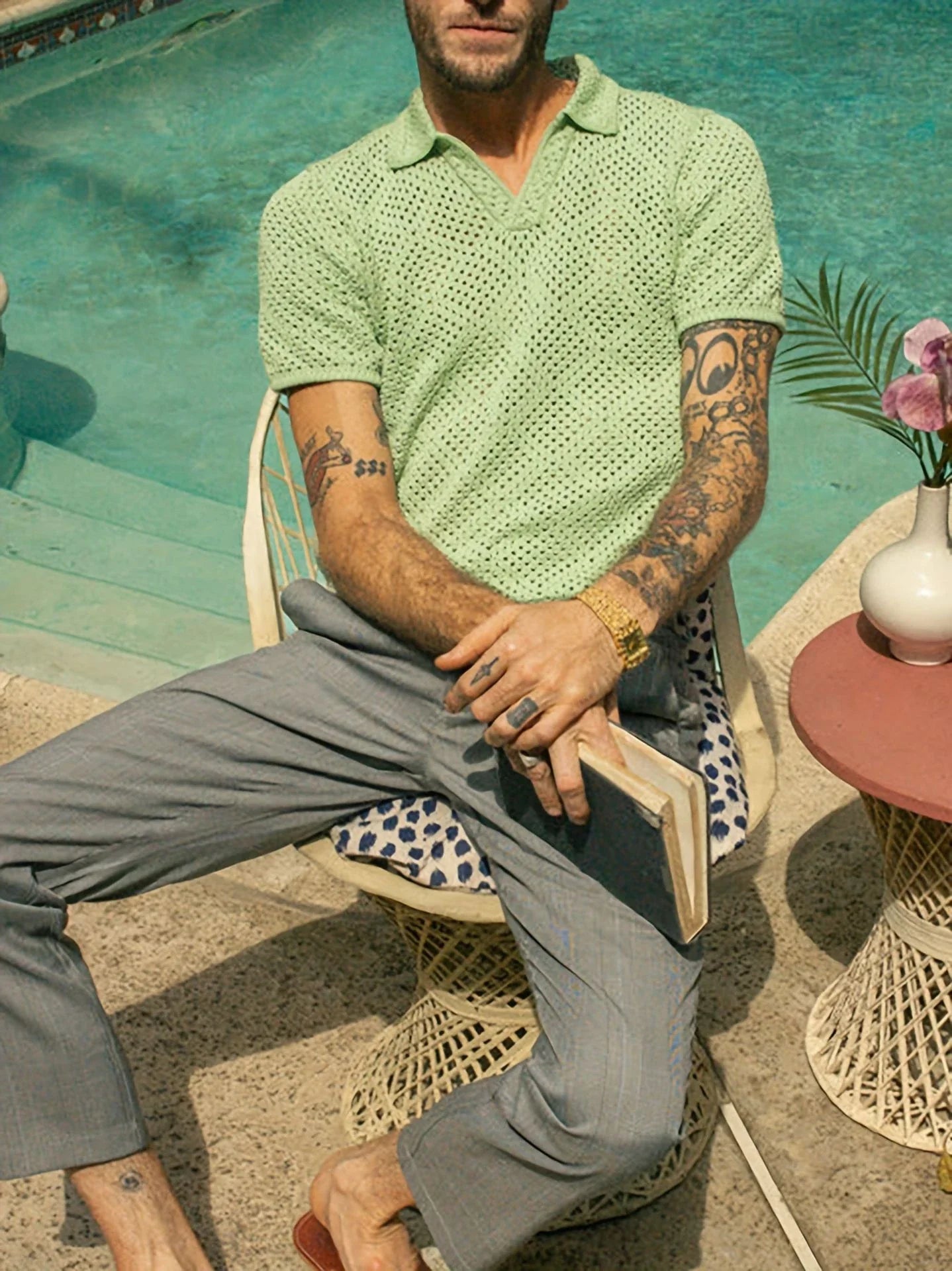 A stylish and comfortable men's knitted shirt in a classic British design, made from premium polyester fabric for breathability and softness.