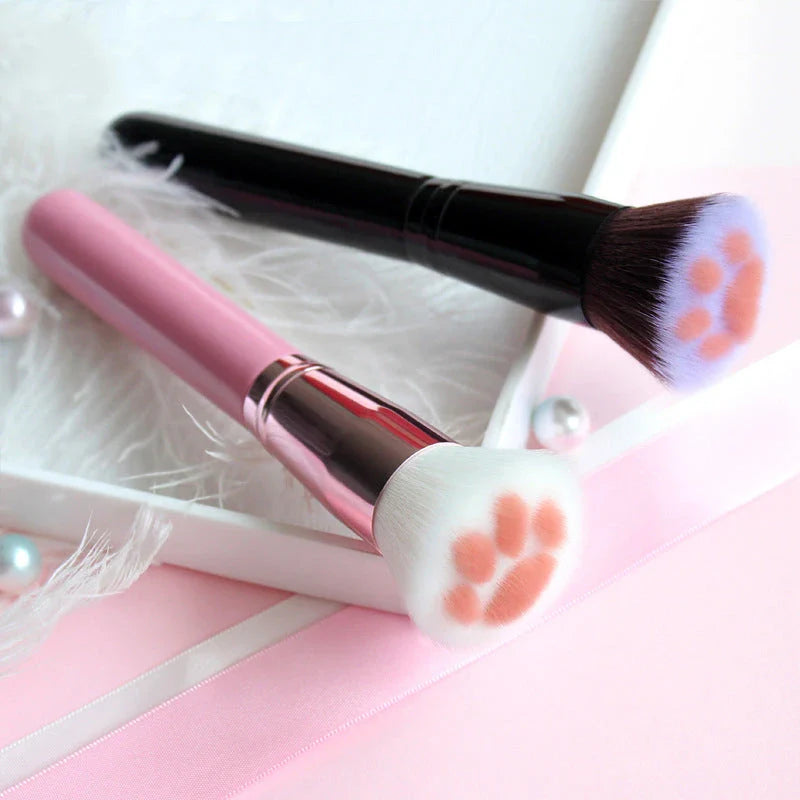 Charming cat paw makeup brushes in black with soft wool fibre bristles and a sturdy aluminium alloy handle