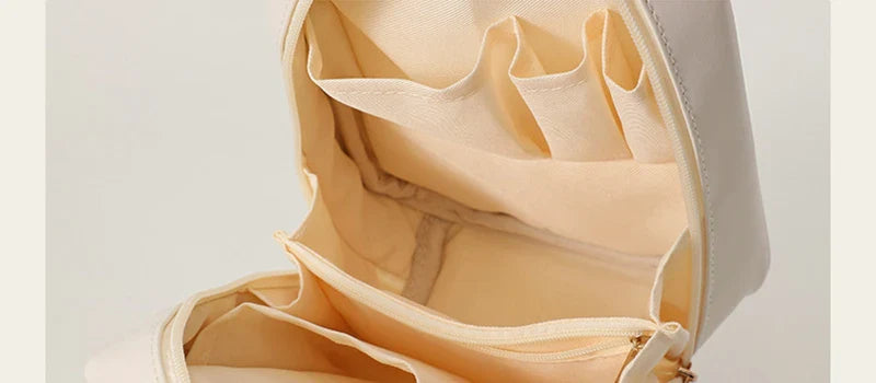 Elegant shell-shaped cosmetic bag in a variety of colours, perfect for stylish travel storage and organisation of beauty essentials