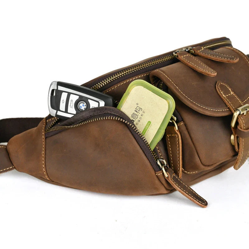 A classic leather satchel bag with a retro-inspired design, suitable for everyday use and commuting on a motorcycle.