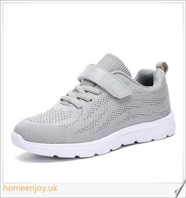 Breathable, lightweight children's sports shoes with flexible MD sole and breathable mesh upper