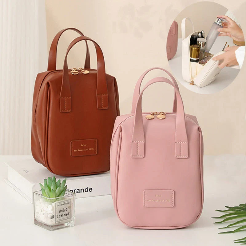 Elegant shell-shaped cosmetic bag in a variety of colours, perfect for stylish travel storage and organisation of beauty essentials