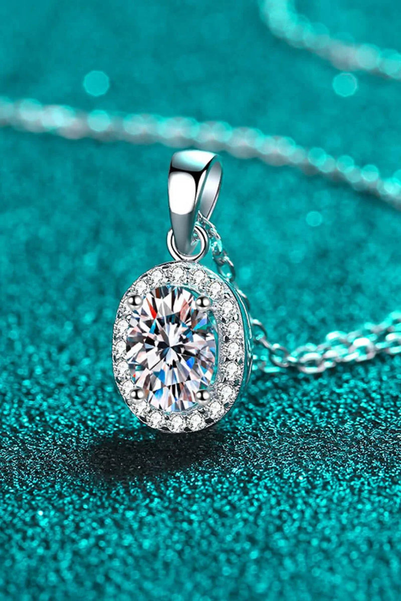 Homeenjoy UK Elegant Moissanite Pendant: A Timeless Centrepiece