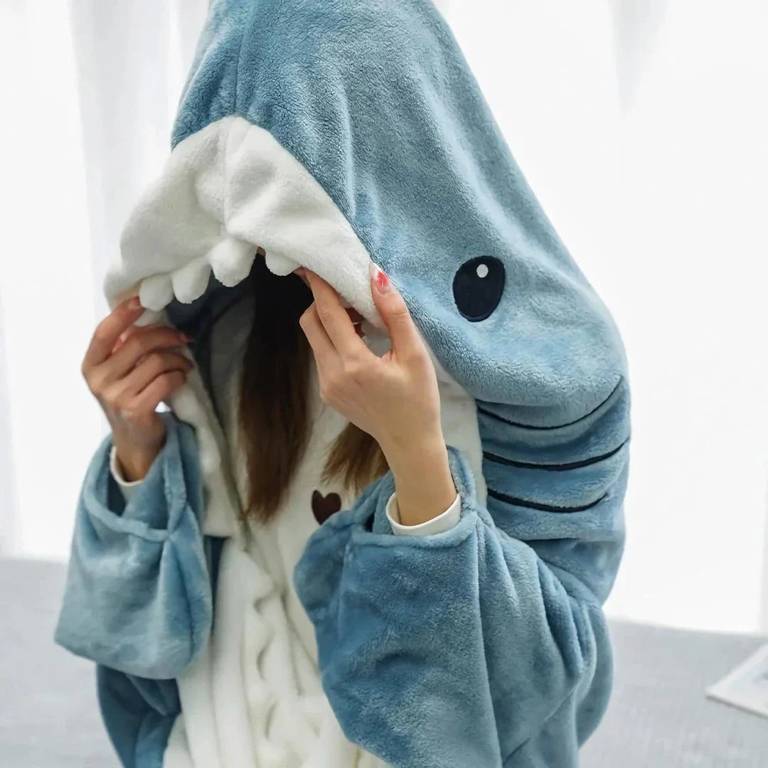 Cosy shark-themed cartoon sleeping bag pajamas and shawl in blue, made of soft flannelette fabric