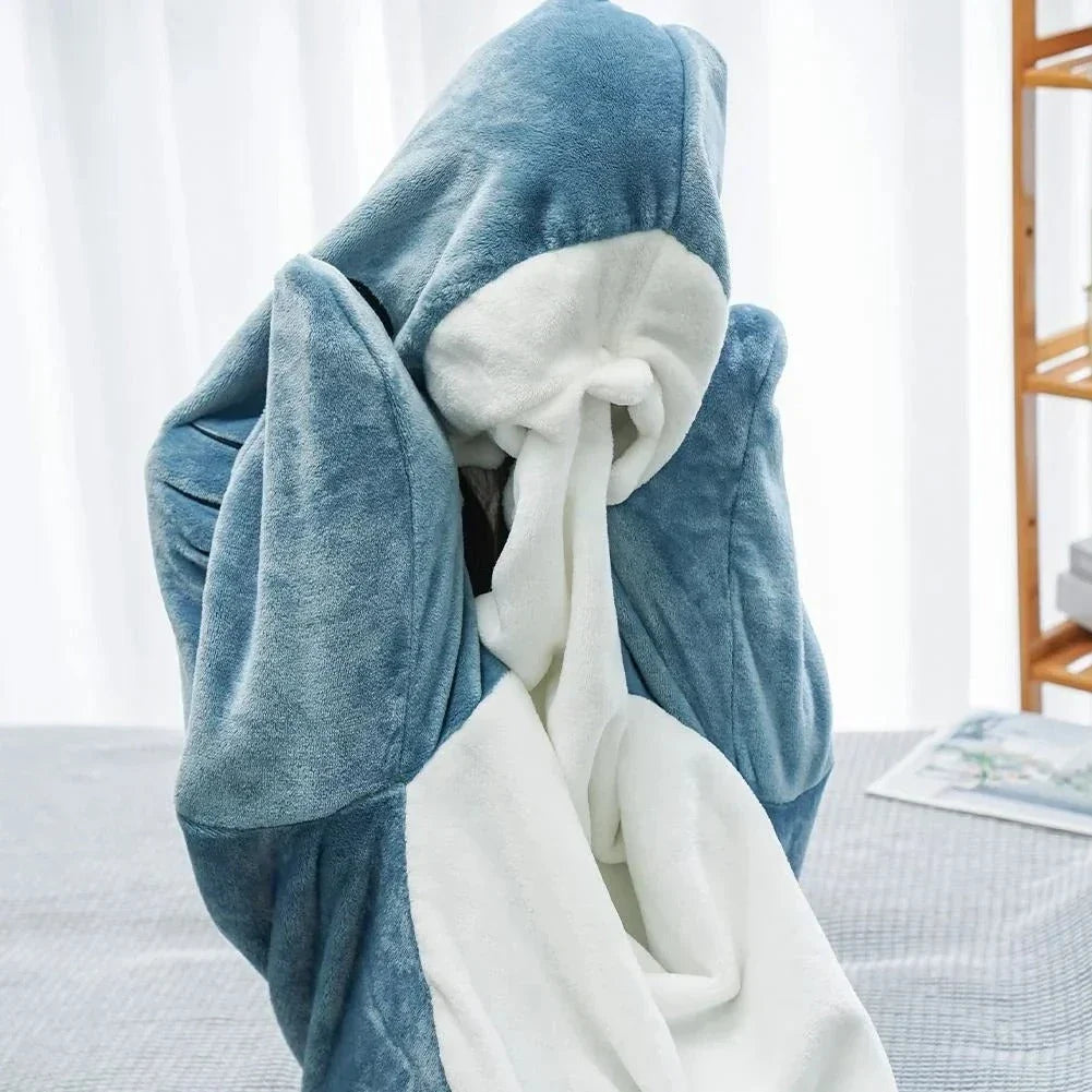 Cosy shark-themed cartoon sleeping bag pajamas and shawl in blue, made of soft flannelette fabric