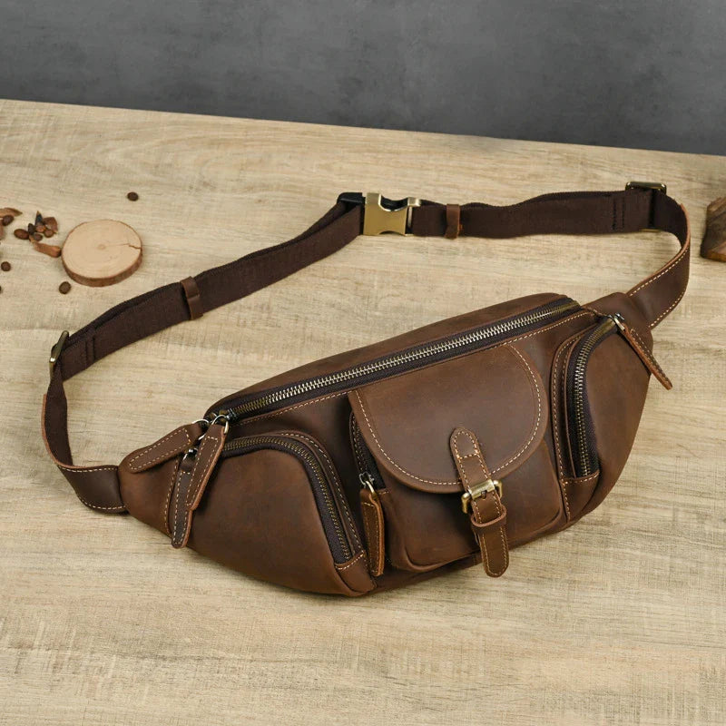 A classic leather satchel bag with a retro-inspired design, suitable for everyday use and commuting on a motorcycle.