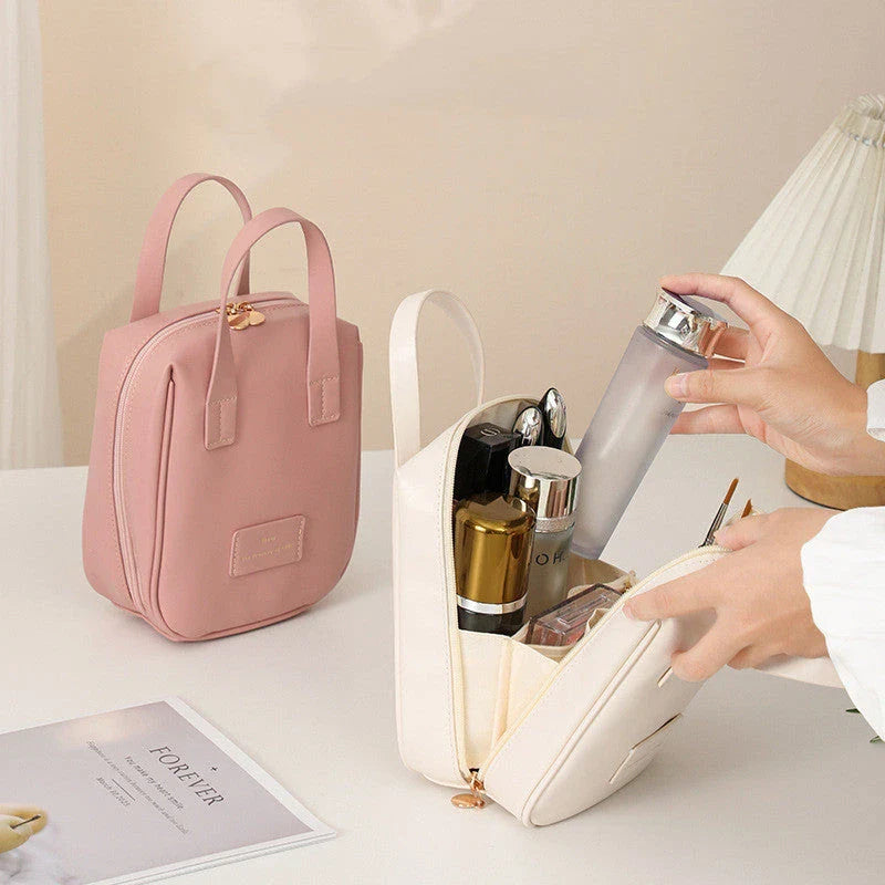 Elegant shell-shaped cosmetic bag in a variety of colours, perfect for stylish travel storage and organisation of beauty essentials