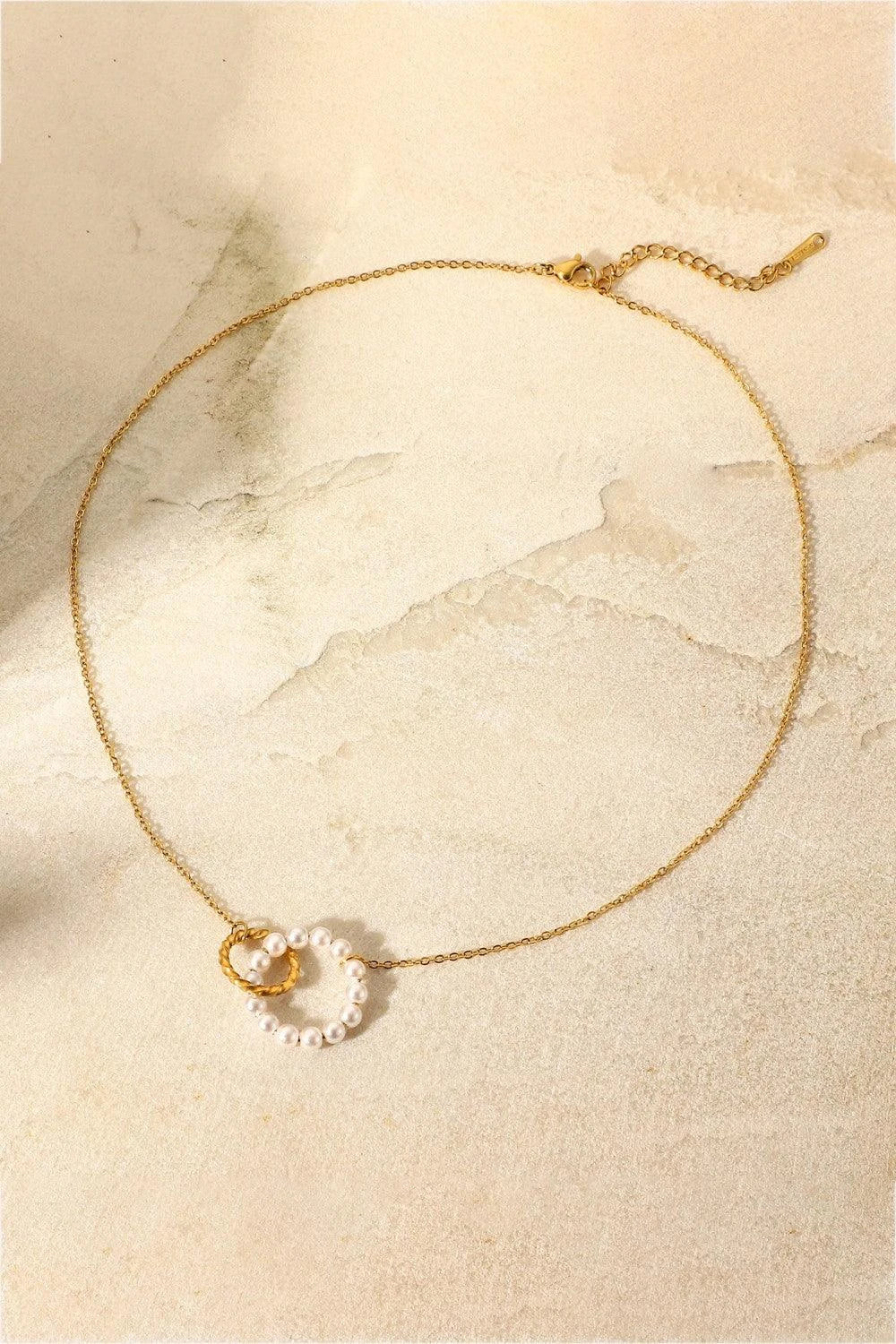 Elegant 18K gold-plated pearl hoop necklace with a lustrous synthetic pearl centrepiece