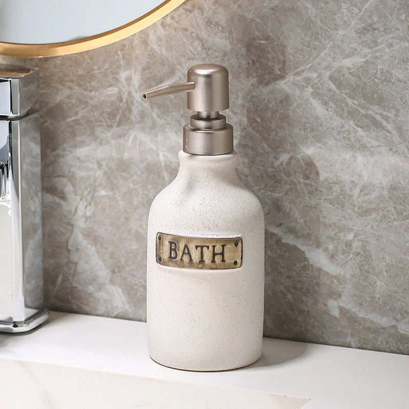 Elegant vintage-style ceramic soap dispenser with 400ml capacity, perfect for bathrooms and kitchens