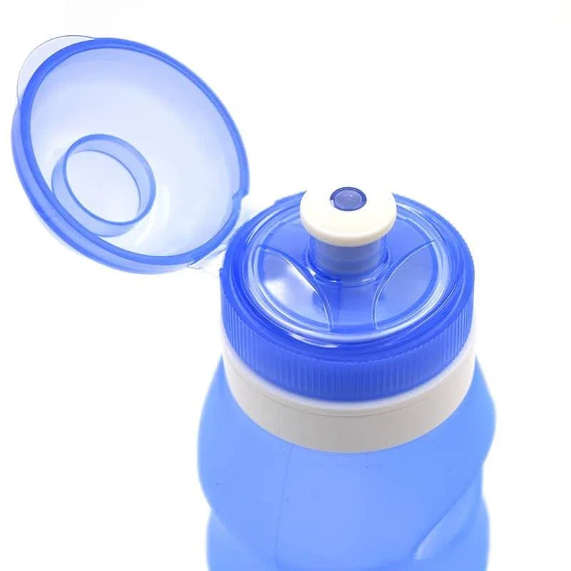 Collapsible silicone water bottle in blue colour, featuring a large 600 ml capacity and a compact, foldable design for easy storage and transport.