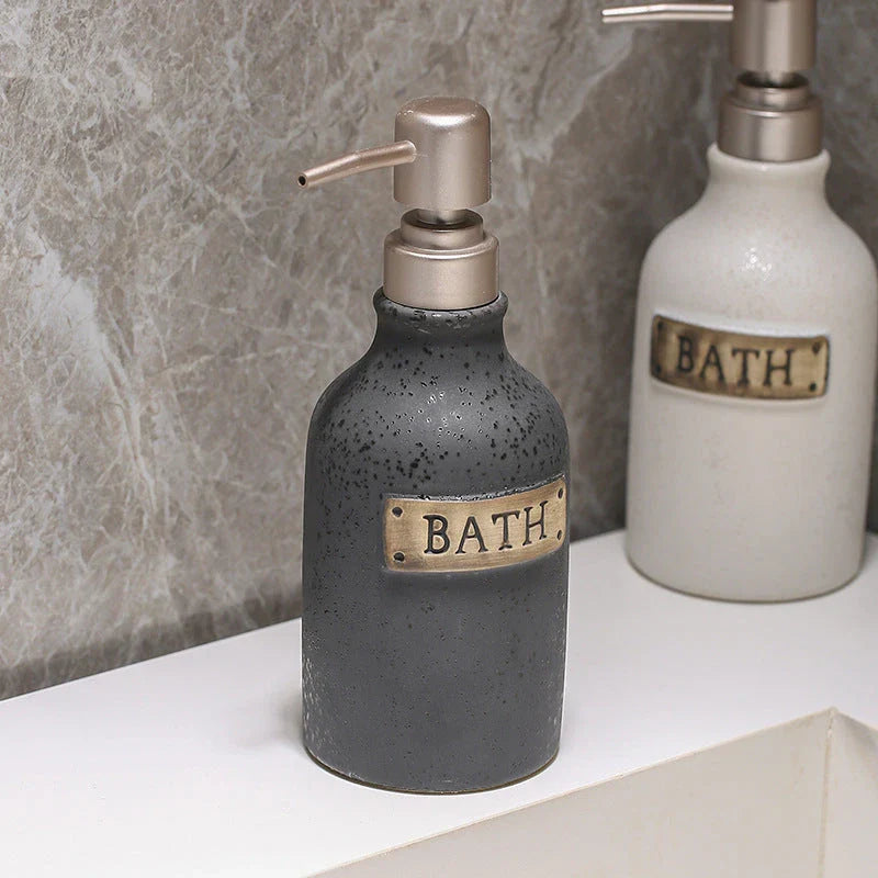 Elegant vintage-style ceramic soap dispenser with 400ml capacity, perfect for bathrooms and kitchens