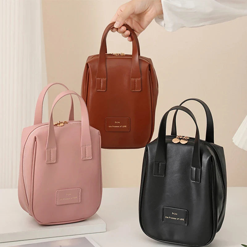 Elegant shell-shaped cosmetic bag in a variety of colours, perfect for stylish travel storage and organisation of beauty essentials