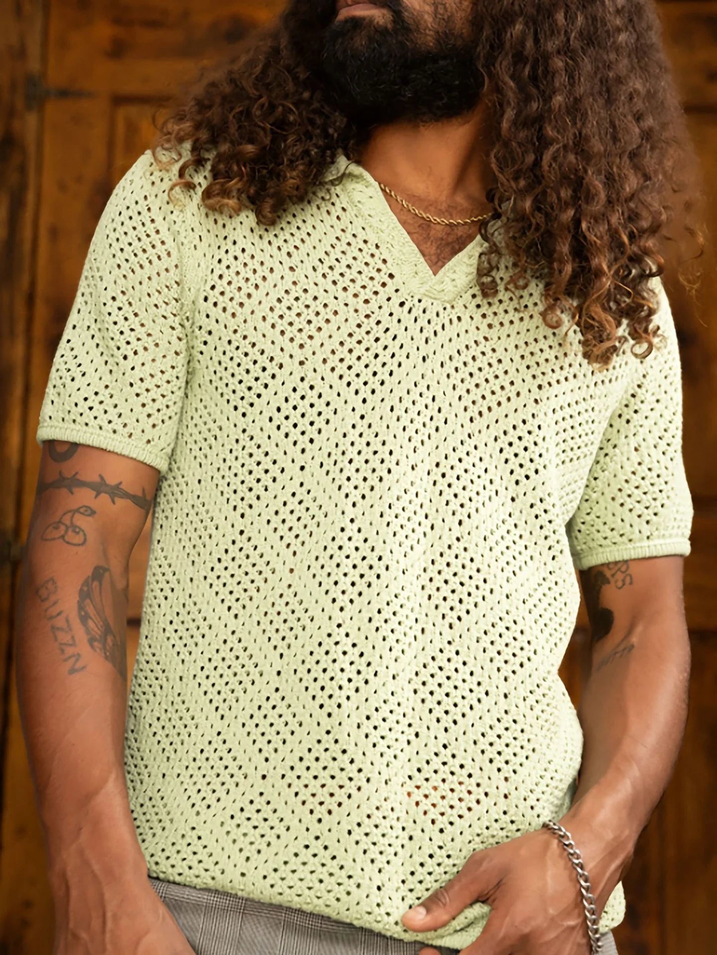 A stylish and comfortable men's knitted shirt in a classic British design, made from premium polyester fabric for breathability and softness.