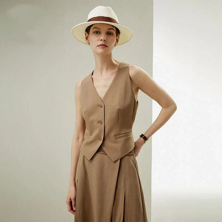 A refined silk-wool blend sleeveless vest with a smart collared V-neckline and single-breasted closure, offering versatile style and comfort.