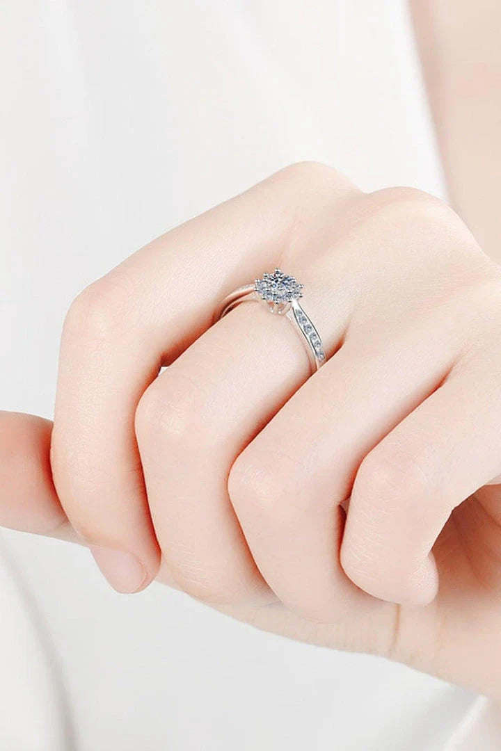 Moissanite Snowflake Ring with Rhodium Plating - Elegant and Sophisticated British-Inspired Accessory