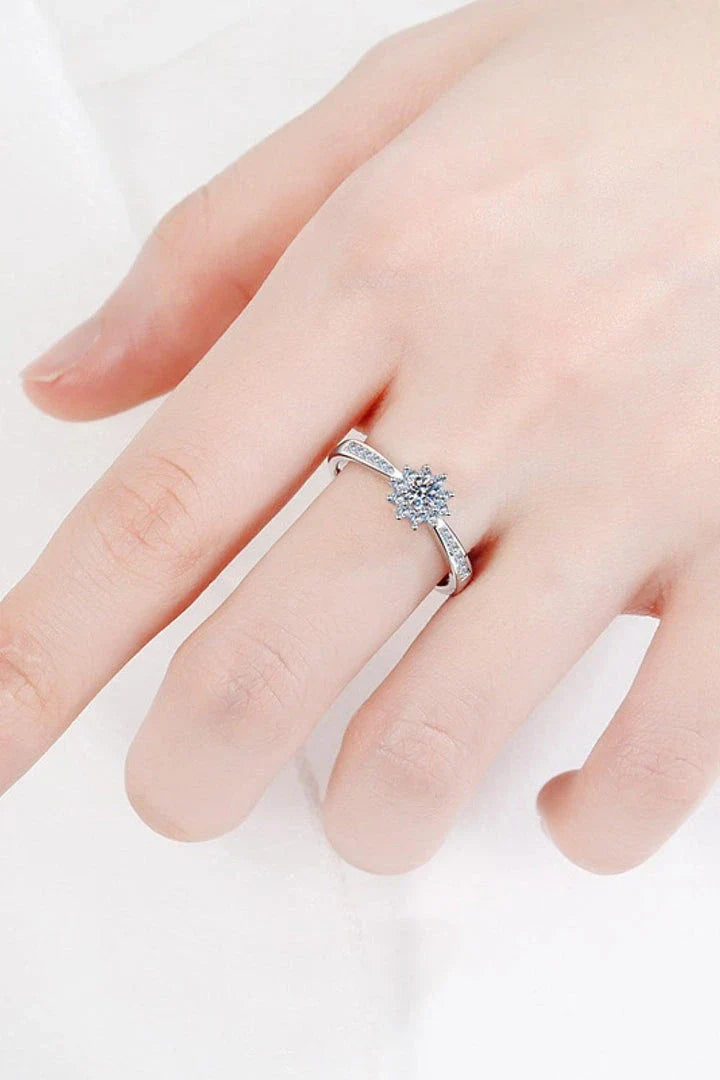 Moissanite Snowflake Ring with Rhodium Plating - Elegant and Sophisticated British-Inspired Accessory