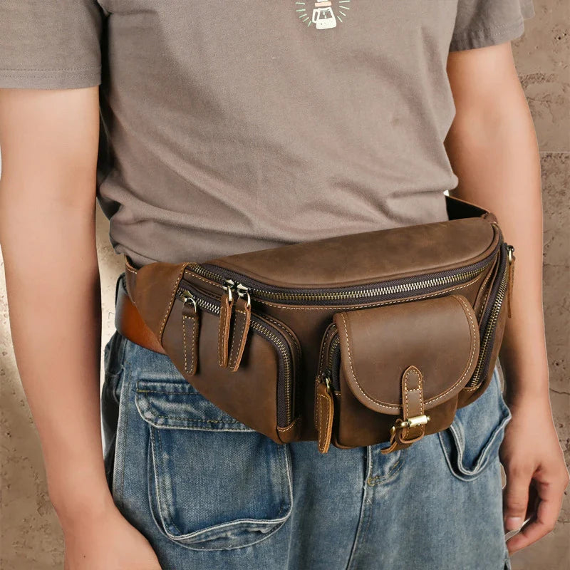A classic leather satchel bag with a retro-inspired design, suitable for everyday use and commuting on a motorcycle.