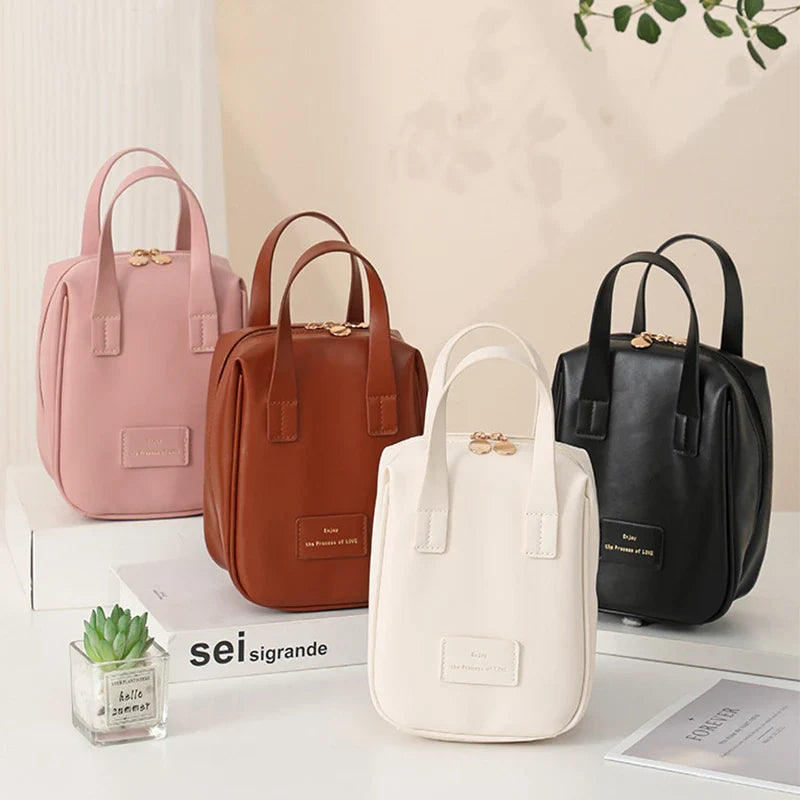 Elegant shell-shaped cosmetic bag in a variety of colours, perfect for stylish travel storage and organisation of beauty essentials