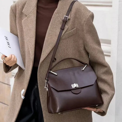 Genuine vegetable-tanned leather messenger bag in urban simplicity style with internal organisation pockets