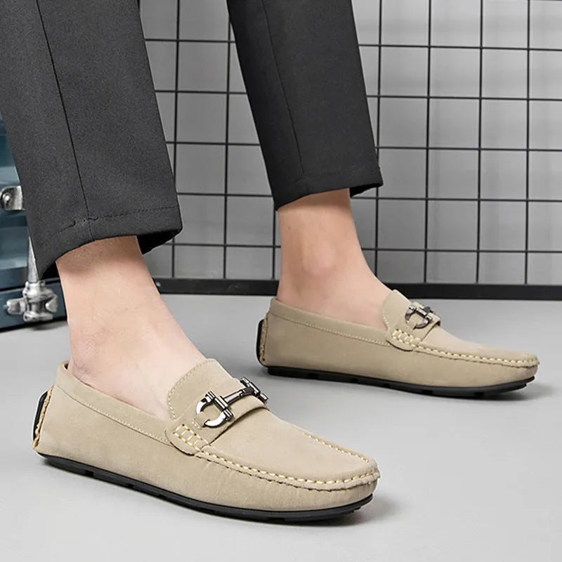 Men's casual lazy Doug shoes in beige with a round toe, cowhide upper, and rubber sole.