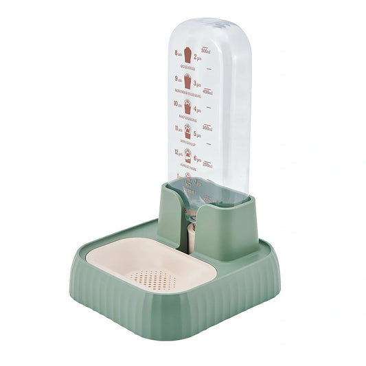 Green circulating cat drink fountain with filter, 25cm tall plastic design holding 2 litres