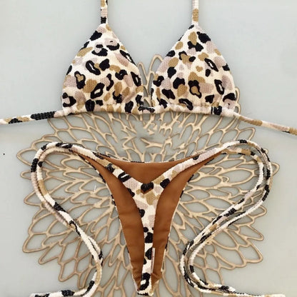 Women's printed two-piece bikini swimsuit with quick-dry fabric and cotton lining.