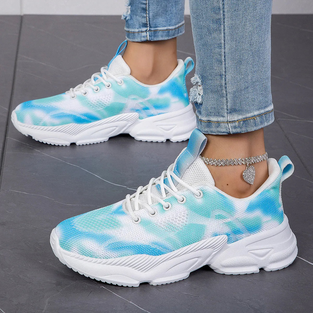 Casual flower sneakers in white blue with flyknit upper, mesh lining, lace-up front, low top, flat heel.