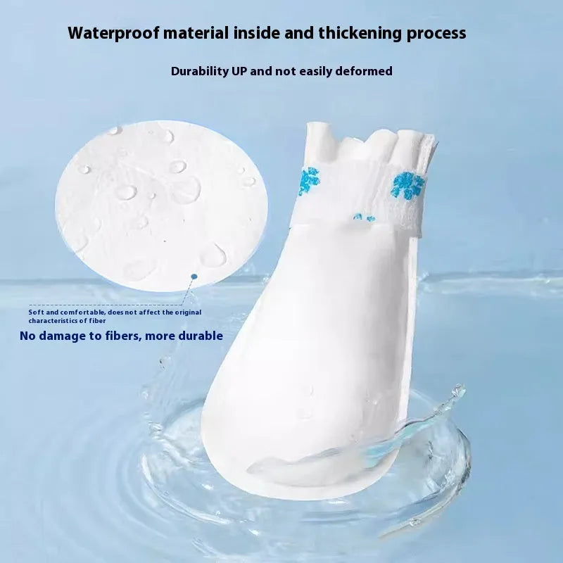 White disposable waterproof shoe covers for dogs in S and M sizes, 20 per pack