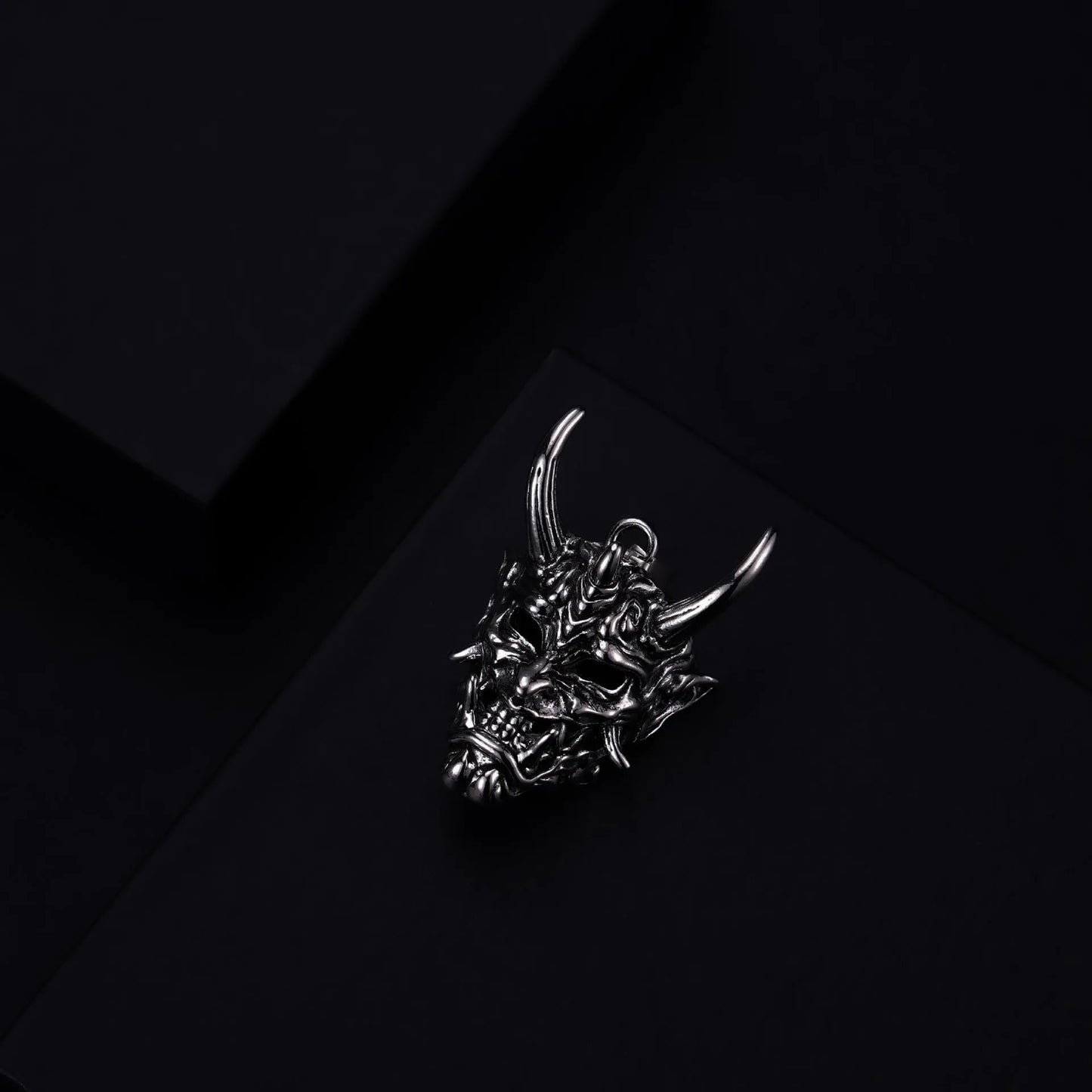 Men's vintage silver necklace with 40mm alloy pendant showing detailed dimensions