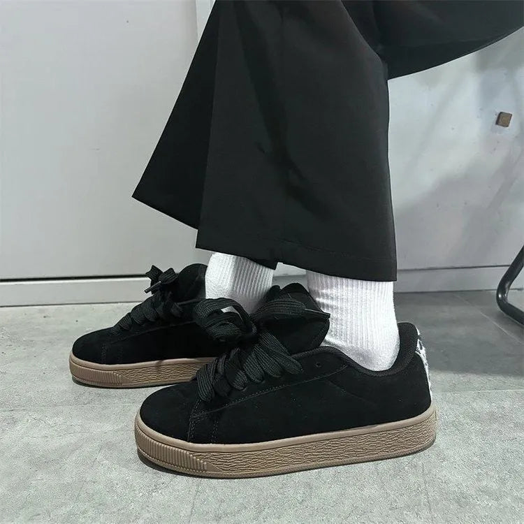 Black retro low-top sneakers with artificial PU upper, round toe and lace-up front closure on rubber sole