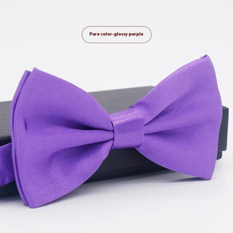 A solid colour pre-tied bow tie with an adjustable neck strap, shown in a classic flat head shape.