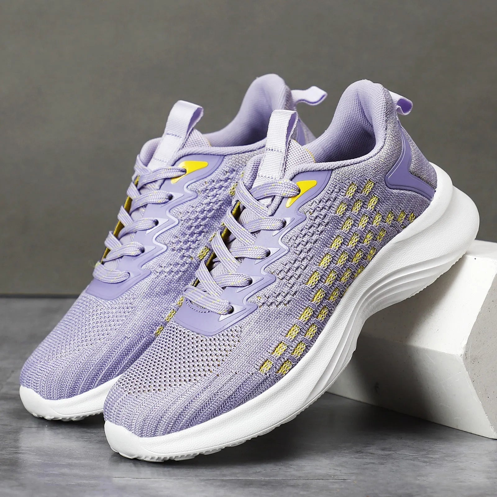 Lavender purple women's Flyknit running shoes with mesh upper and round toe.